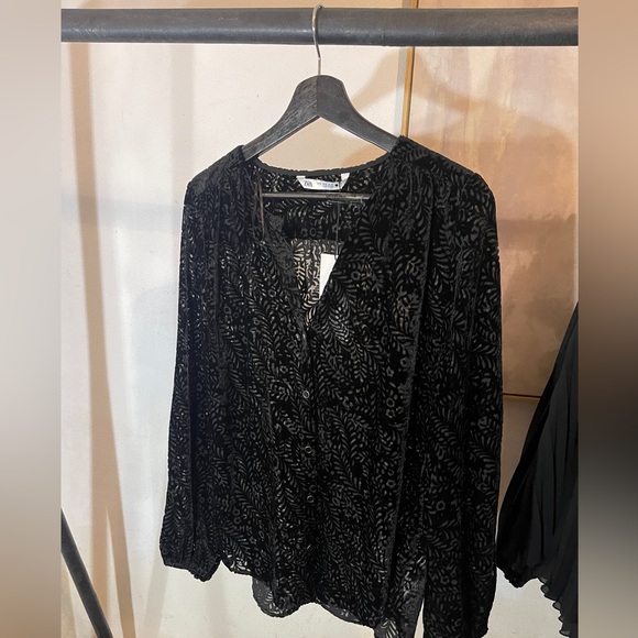 💫Zara Velvet Blouse - New 💫 - Picture 3 of 12